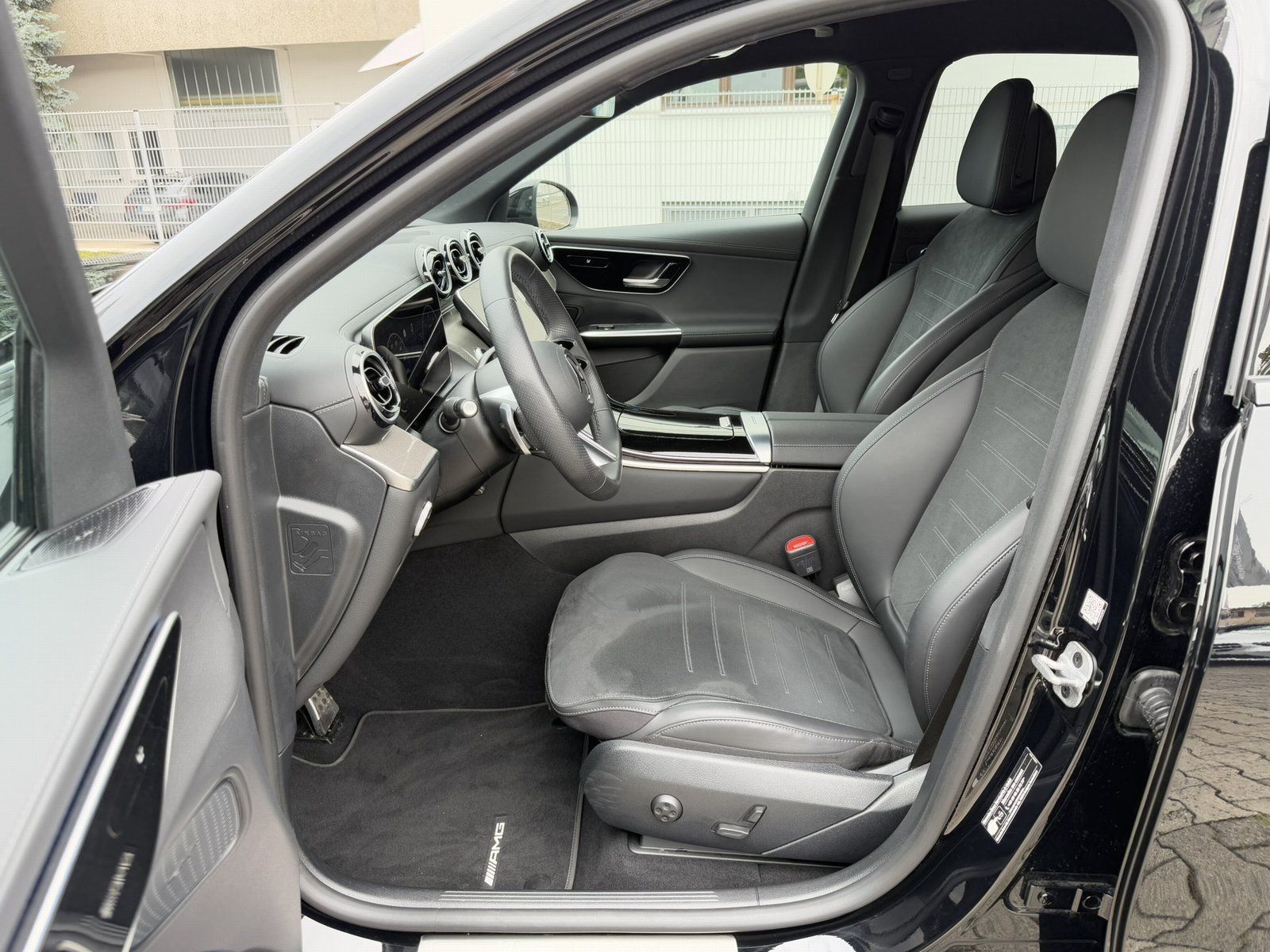 Fahrzeugabbildung Mercedes-Benz GLC 220 d 4M AMG*DISTRONIC*AHK*NIGHT-PAKET*KAMER