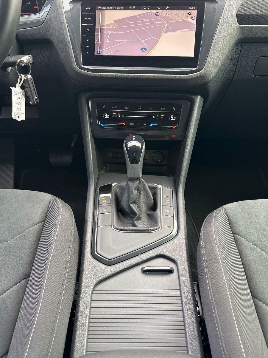 Fahrzeugabbildung Volkswagen Tiguan 2.0 TDI DSG Sport NAV+IQ-LIGHT+KAM+20ZO