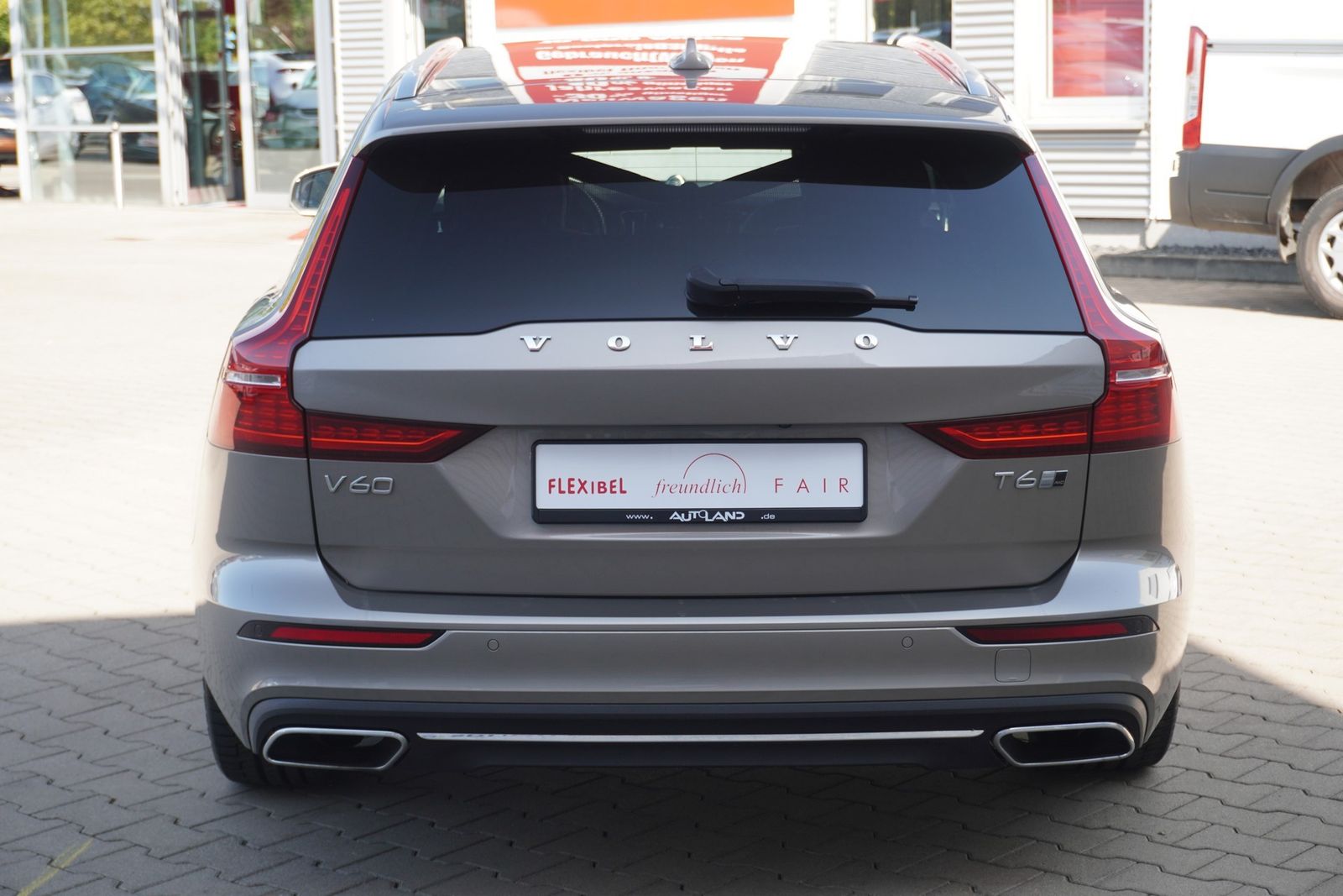 Volvo V60 Kombi T6 Inscription AWD LED ACC Navi Leder foto 7