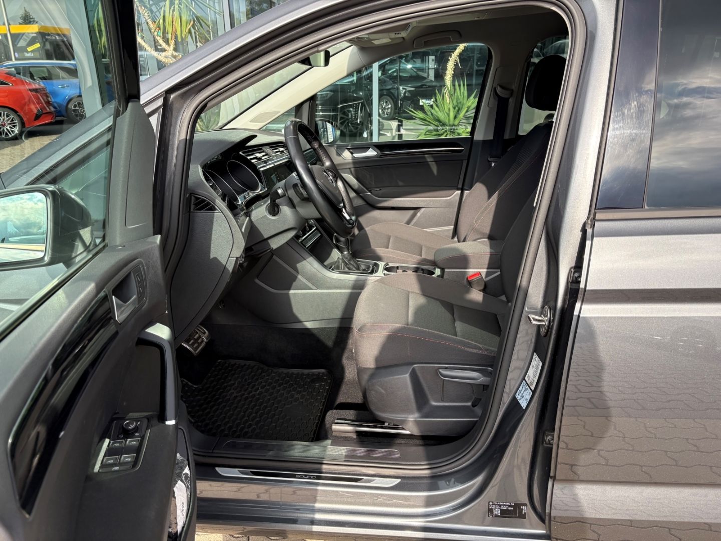 Fahrzeugabbildung Volkswagen Touran 1.6 TDI Comfortline BMT Start-Stopp
