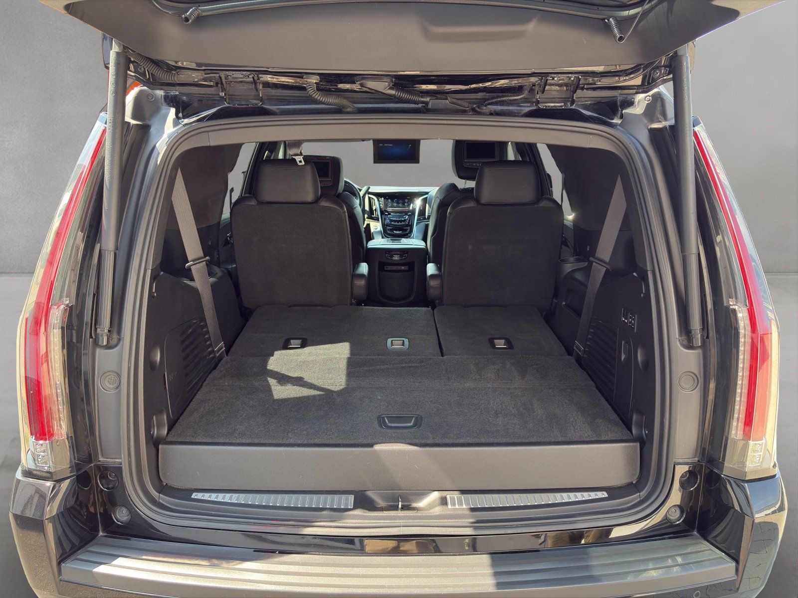 Fahrzeugabbildung Cadillac Escalade 6.2 V8 Platinum/GSD/BOSE/HUD/360°CAM/