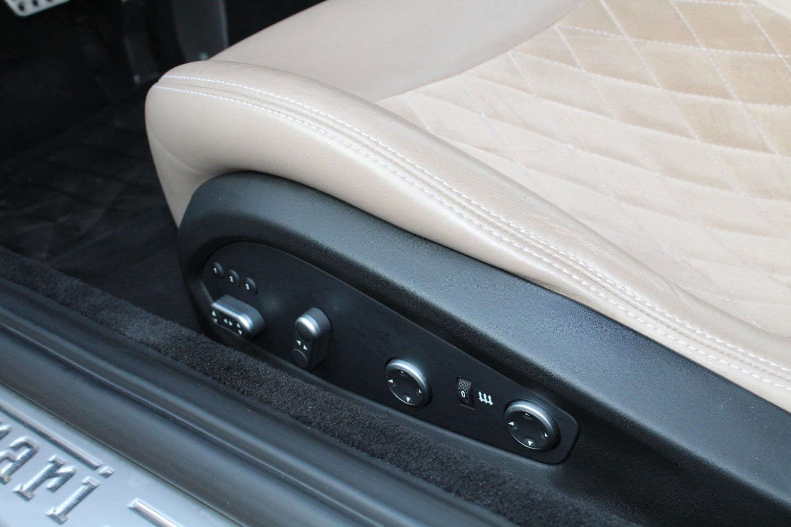 California 3.9 V8 T 4-Sitzer