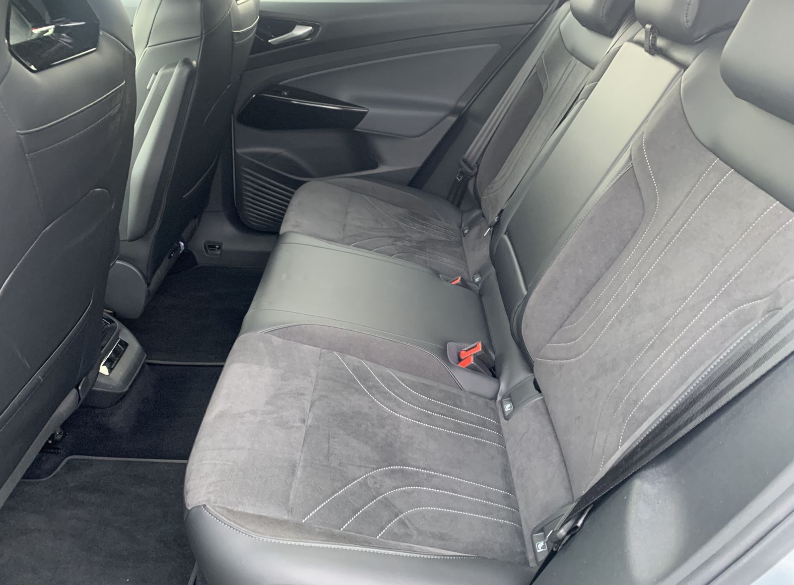 Fahrzeugabbildung Volkswagen ID.4 Pro Performance 150kW*Tech*Pano*LED-Matrix*