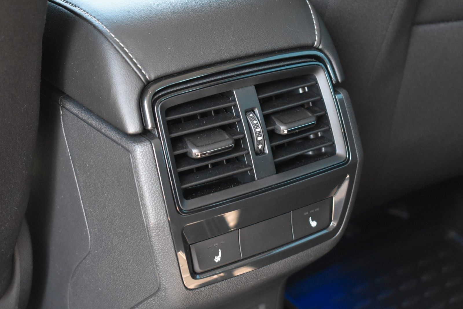 Fahrzeugabbildung SKODA Kodiaq Clever 4x4 Autom. LED Keyless ACC DAB+