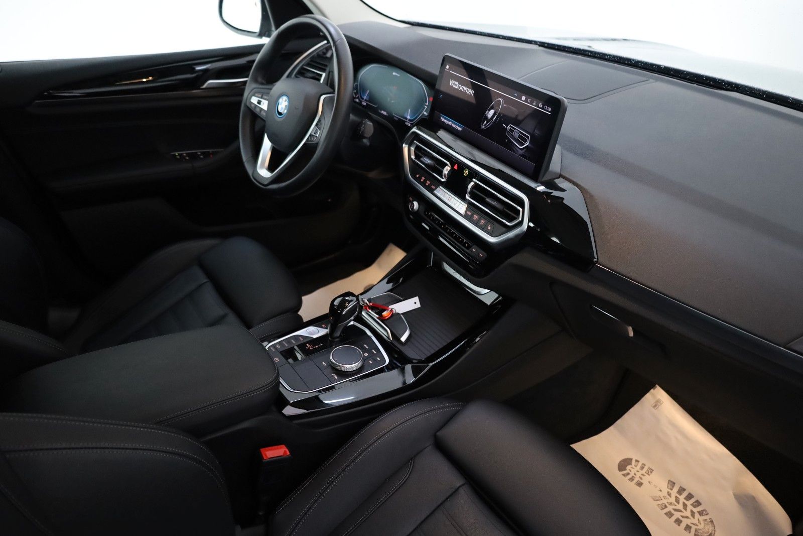 Fahrzeugabbildung BMW X3 xDrive 30e,Leder,Navi,LED,SH,360Kamera,AHK
