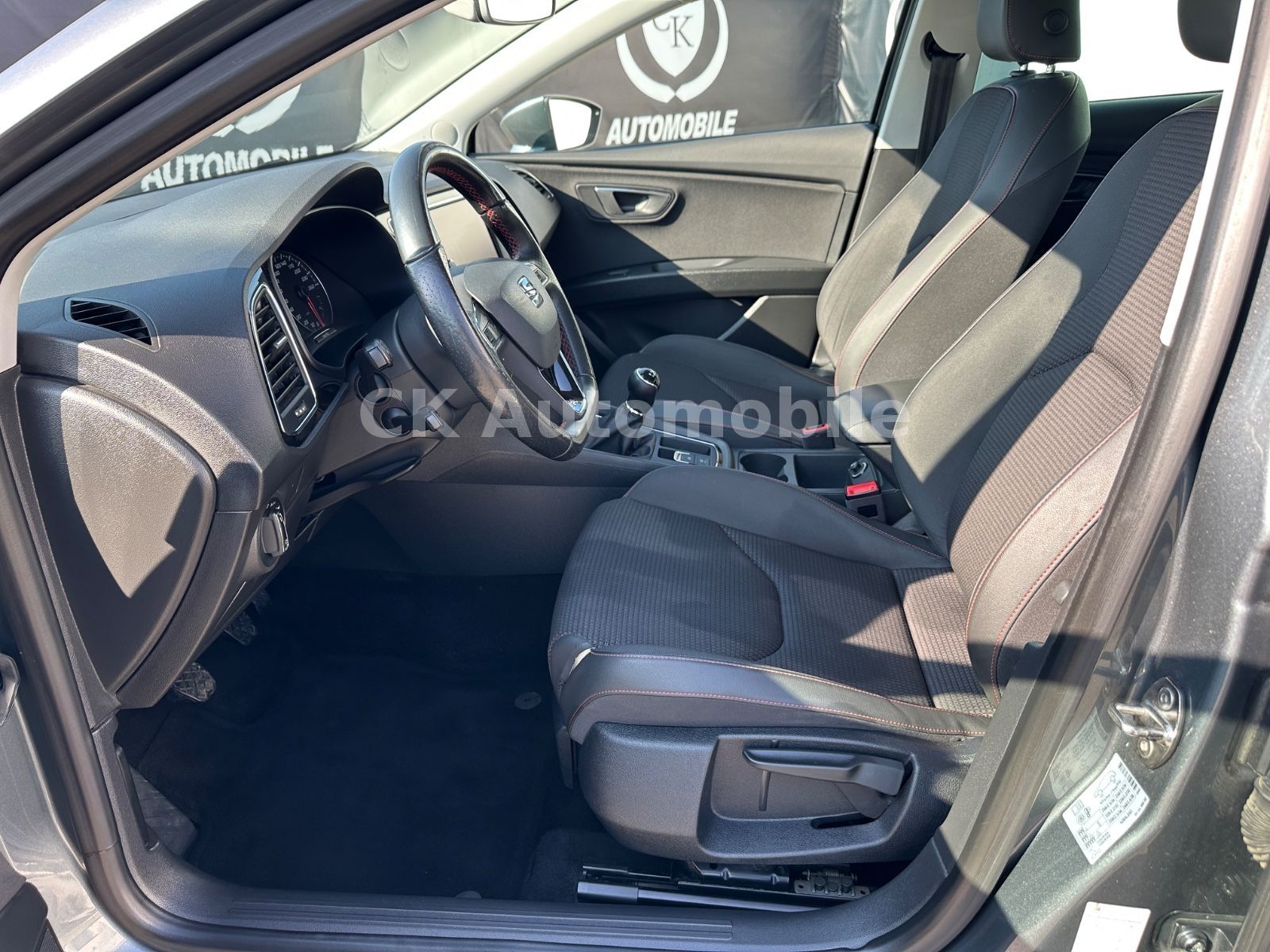 Fahrzeugabbildung SEAT Leon ST 1.5 TSI FR/Navi/Klima/LED/Tempomat/PDC