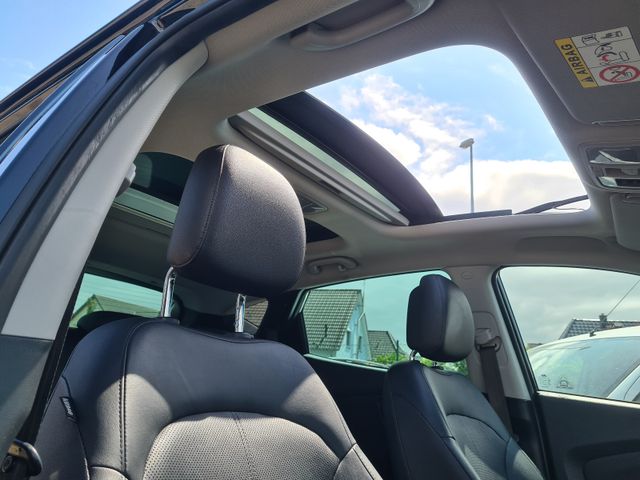 Hyundai ix35 2.0 CRDi 4WD Automatik *eSD/PANO/KMERA/AHK*