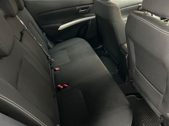 Fahrzeugabbildung Suzuki SX4 Comfort+CarPlay+Navi+LED+Kamera+SHZ+BT+LM+WR