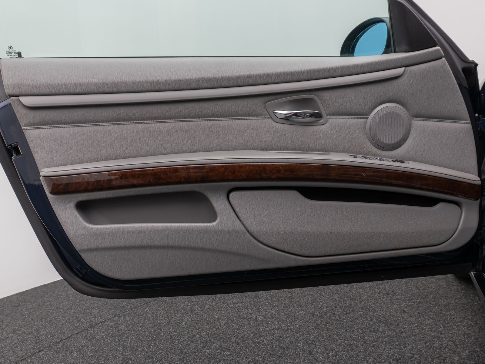 Fahrzeugabbildung BMW 320i Cabrio PDC Navi Sitzhzg Xenon 8fach Sport