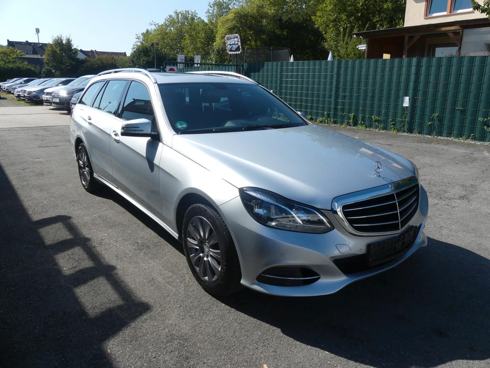Mercedes-Benz E 220  T-Modell BlueEfficiency Automatik