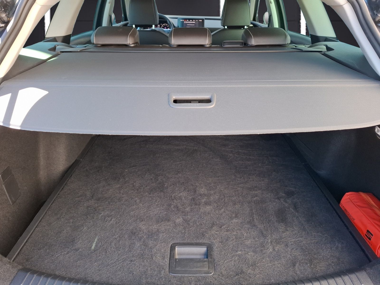 Fahrzeugabbildung SEAT Leon ST TSI Xcellence LED Navi ACC VC PDC SHZ LM