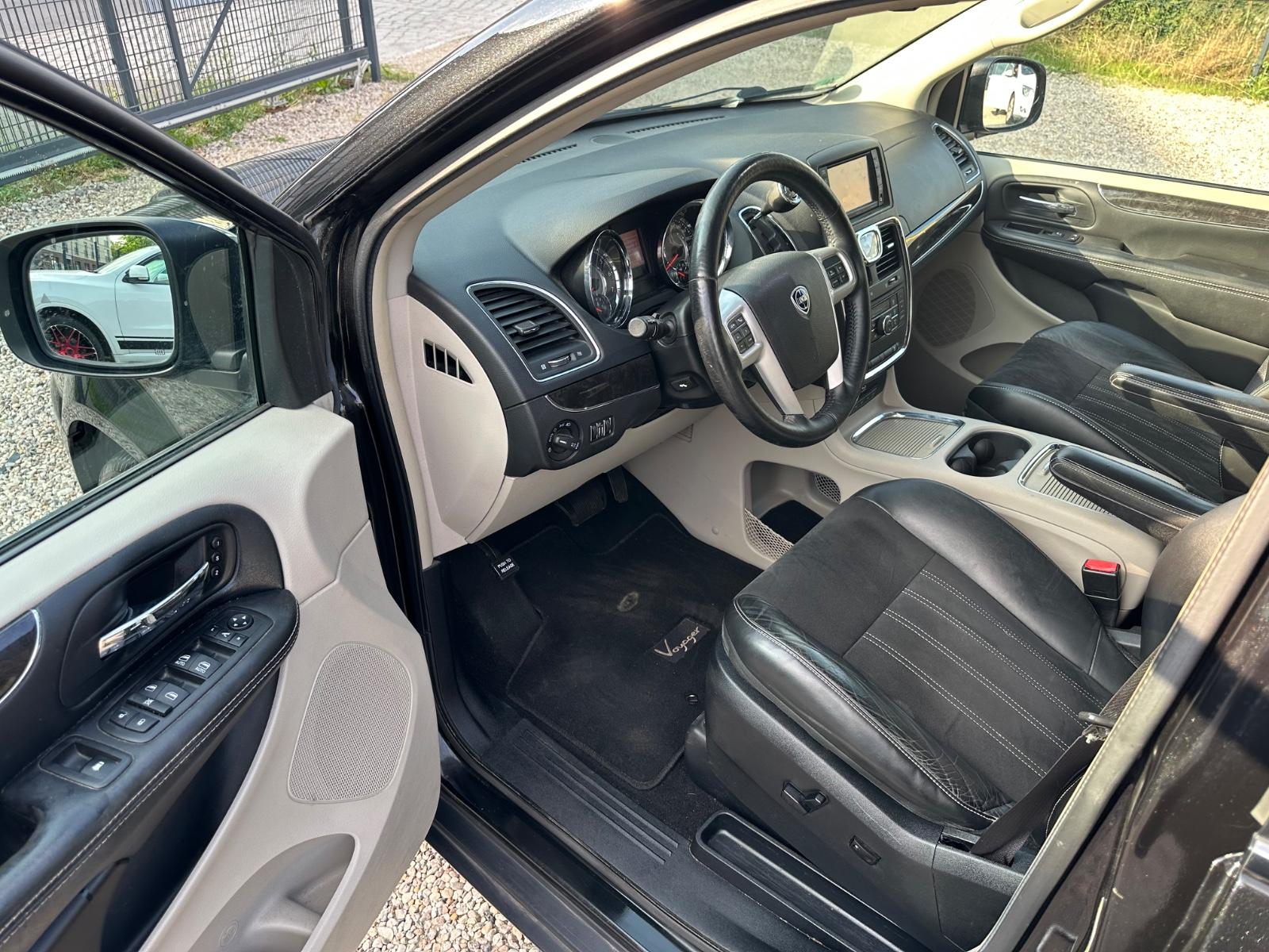 LANCIA VOYAGER 3.6 V6 283ch - PLATINUM - 7 PLACES - SIÈGES CHAUFFANTS - PORTES COULISSANTES ÉLECTRIQUES - CAMÉRA 360°
