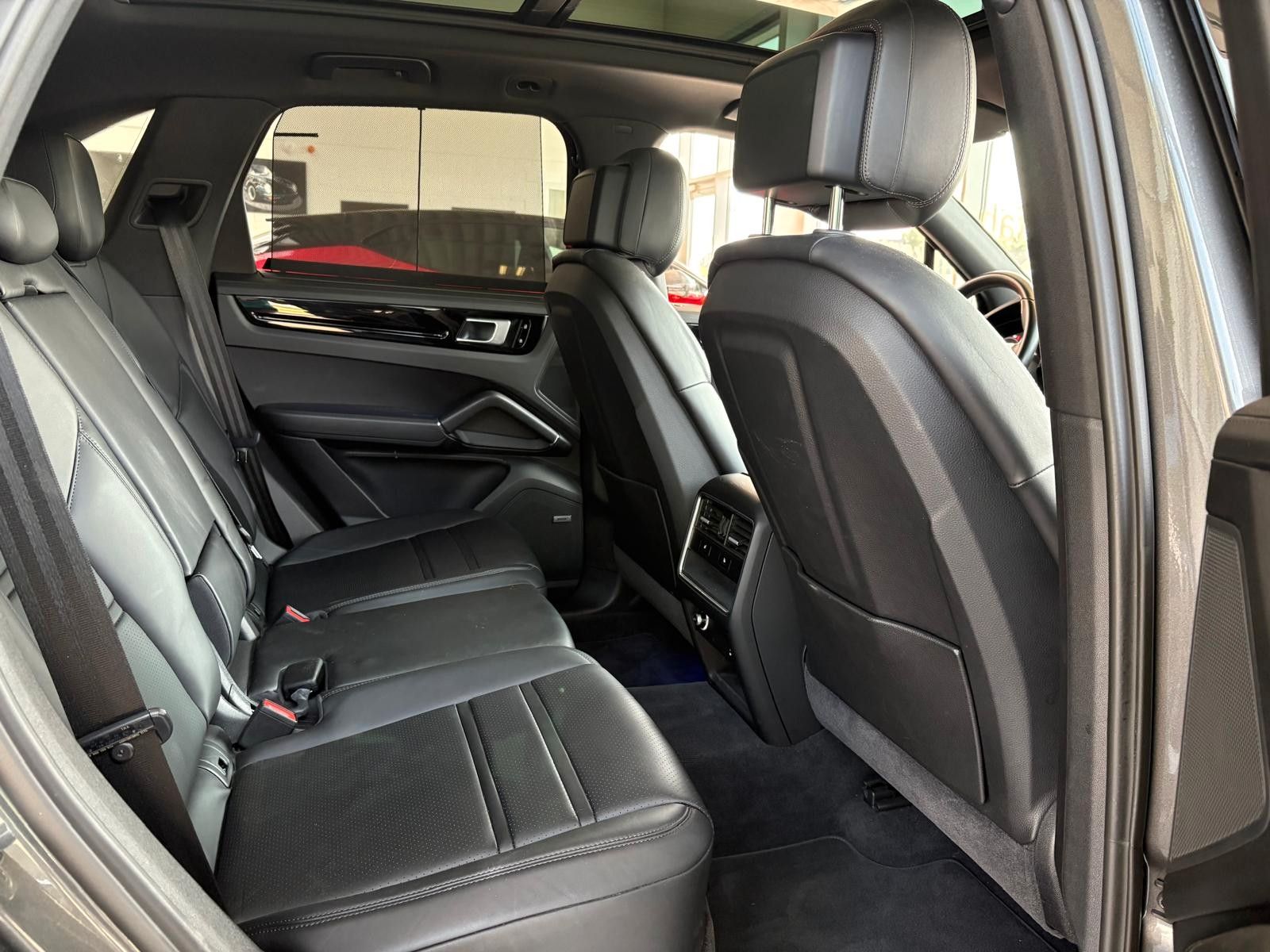 Fahrzeugabbildung Porsche Cayenne, pano, luft volleder ahk,21 zoll, stdhz