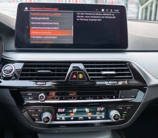 Fahrzeugabbildung BMW 520d Touring 1.HAND|H/K|LED|AHK|ACC|SHZ|LHZ|KAM.