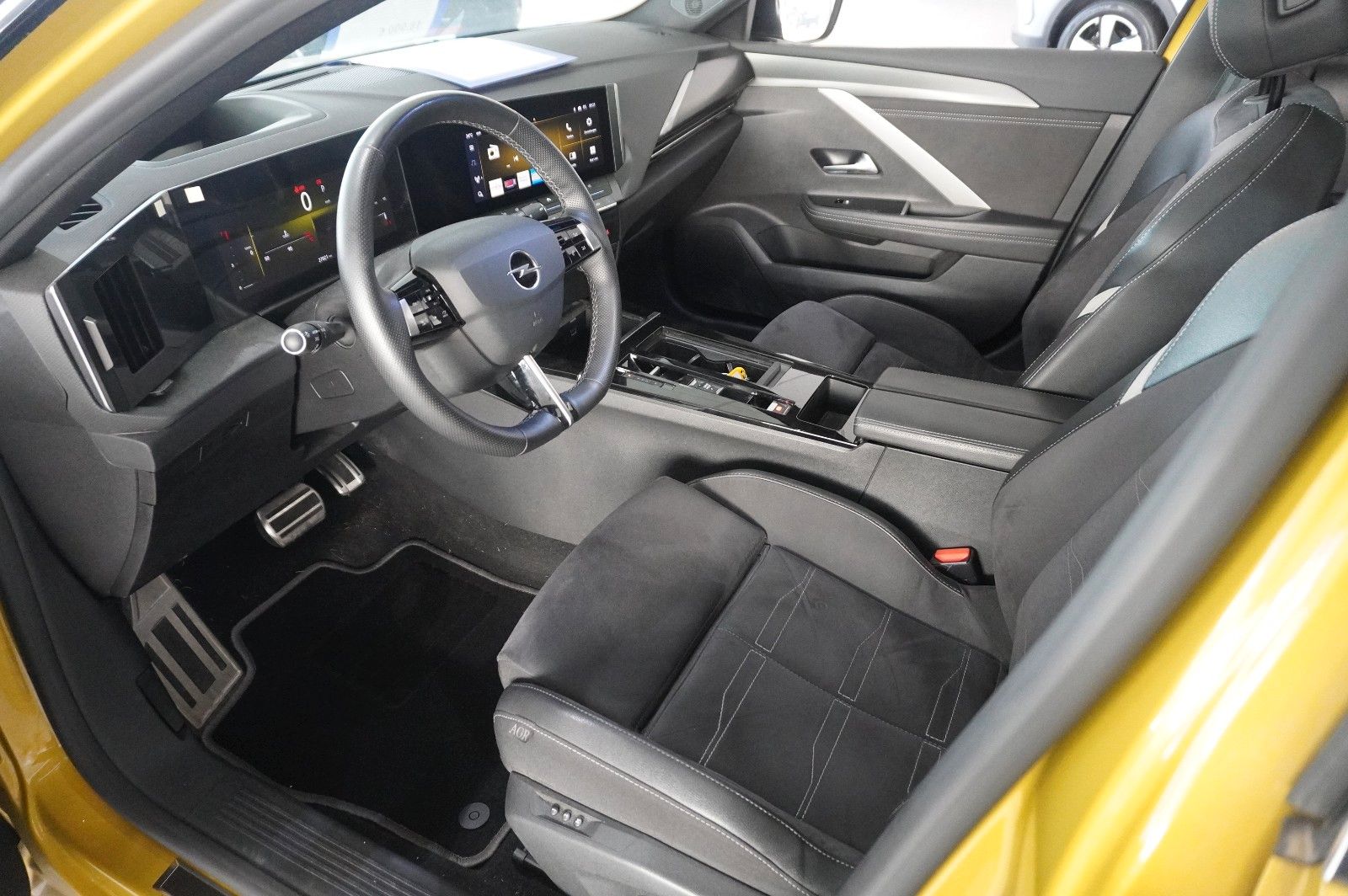Fahrzeugabbildung Opel Astra L Lim. 1.2T ULTIMATE NAVI/LED/360°/PANO/SH