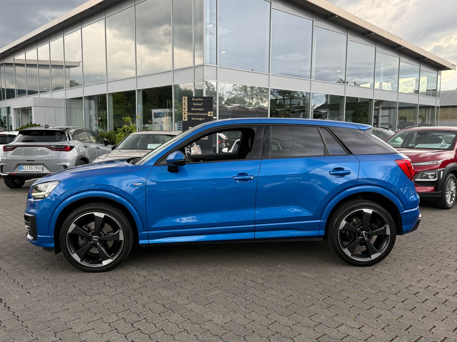 Fahrzeugabbildung Audi Q2 sport S line 35 TFSI KAM LED 19" Virtual