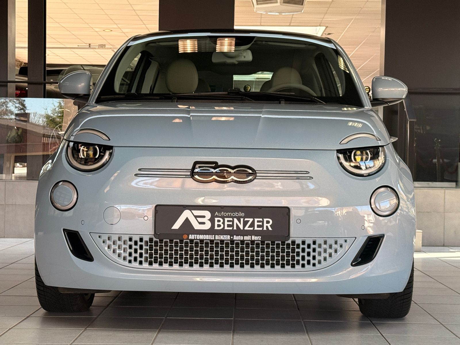 Fahrzeugabbildung Fiat 500e/ 3+1 /LA PRIMA/APPLE/NAVI/KAMERA/LED/LEDER