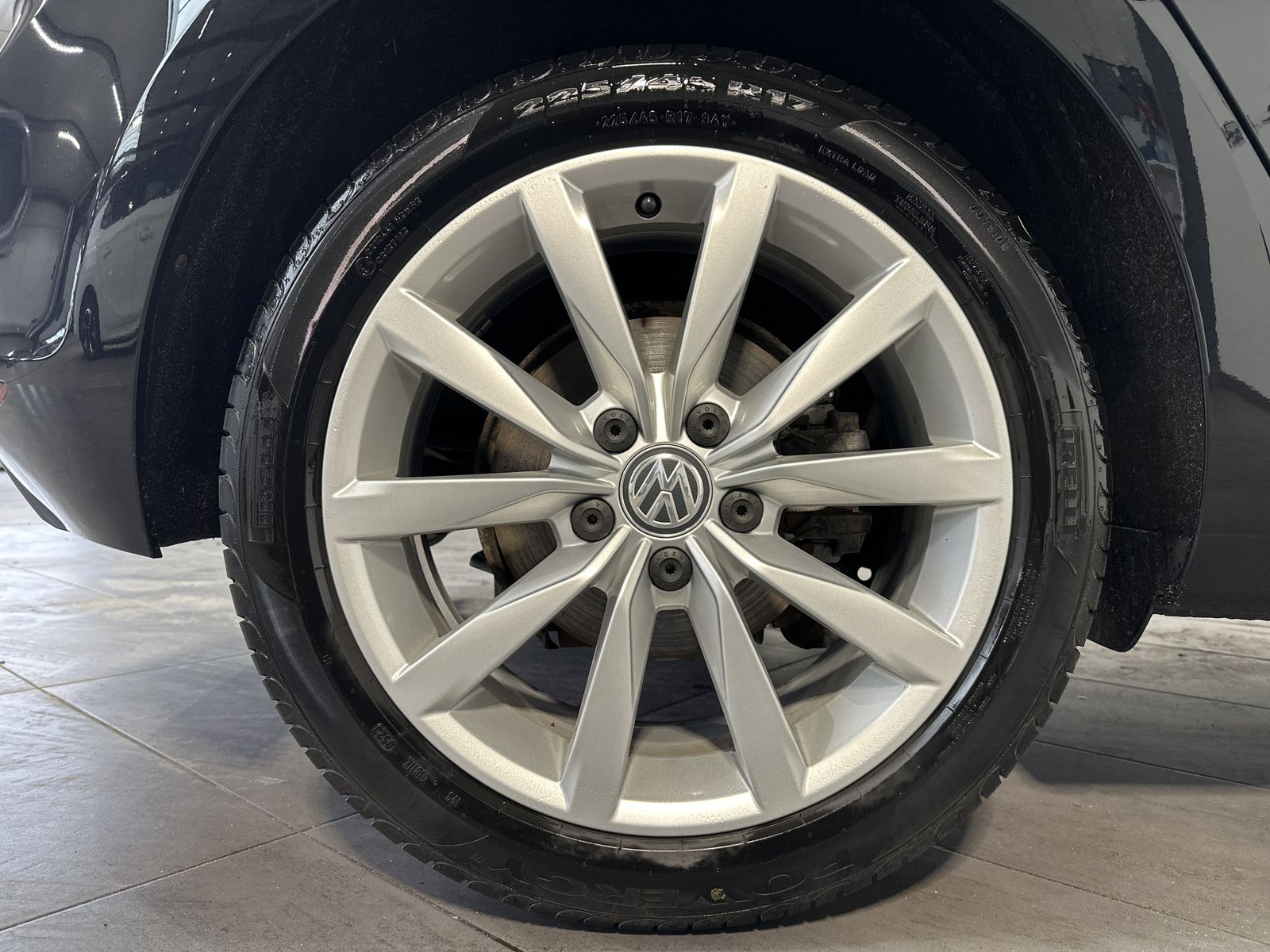 Fahrzeugabbildung Volkswagen Golf VII 2.0 TDI Highline NAV+XEN+LEDER+17ZO+2HD