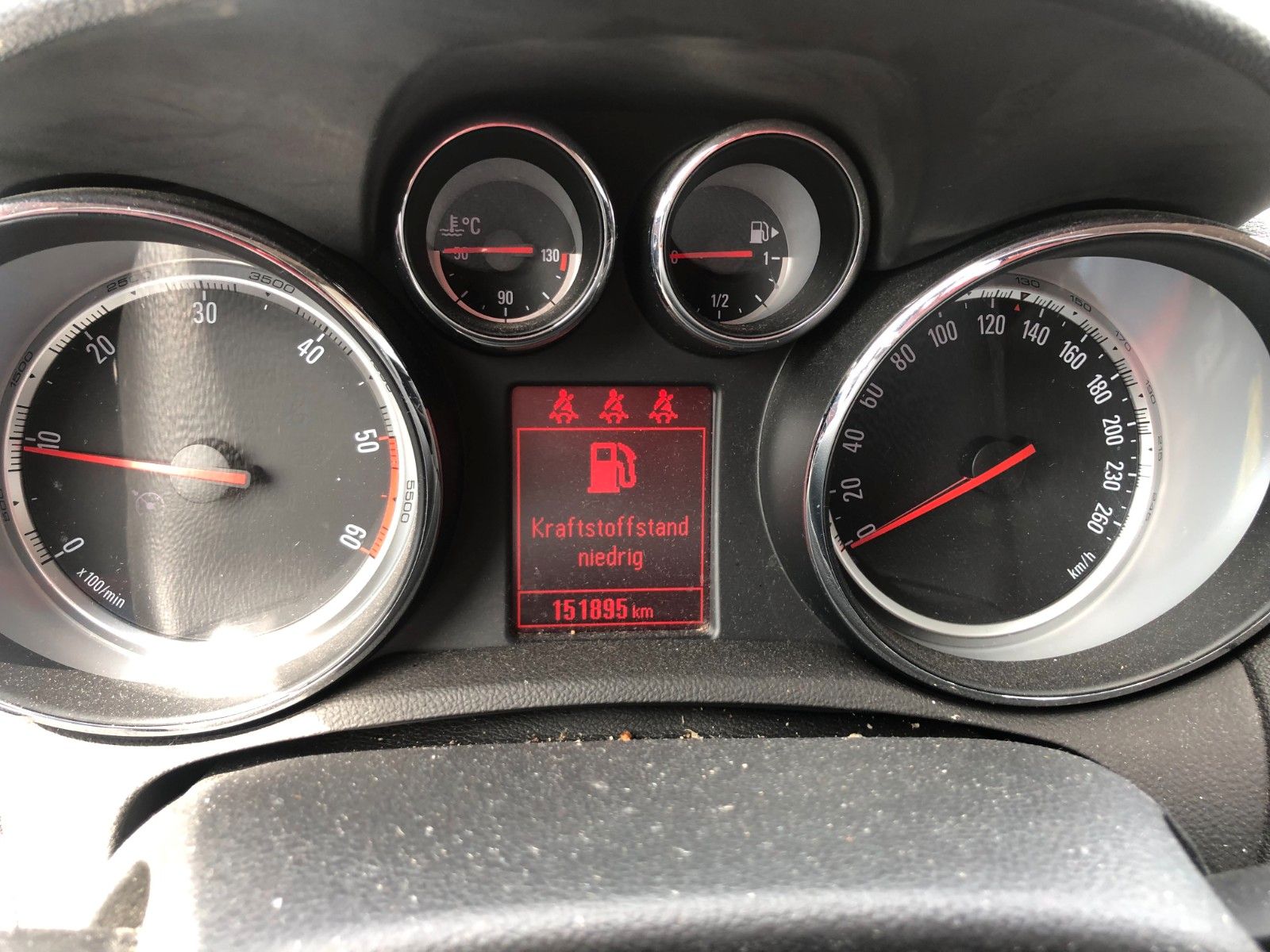 Fahrzeugabbildung Opel Mokka Edition leichter Schaden Fahrerseite