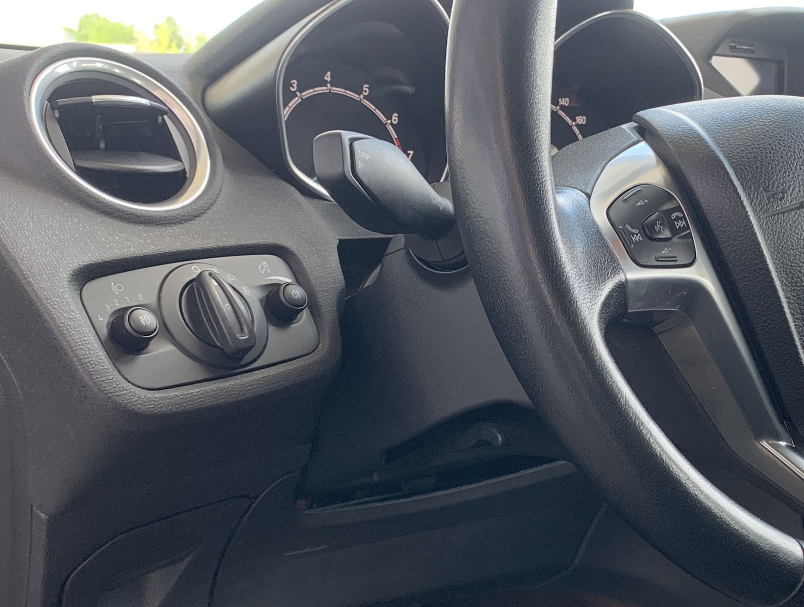 Fahrzeugabbildung Ford Fiesta 1.0 Titanium*AHK*Cam*SHZ*Navi*Klima*