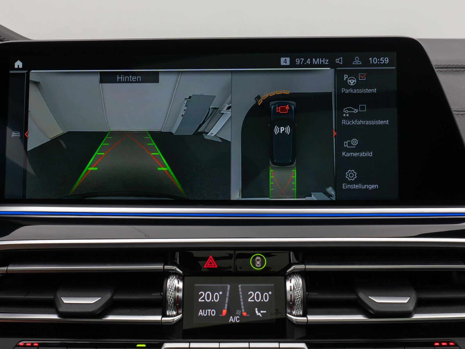 Fahrzeugabbildung BMW X5 xD30d M Sport Panorama 360°HUD HiFi Komfort