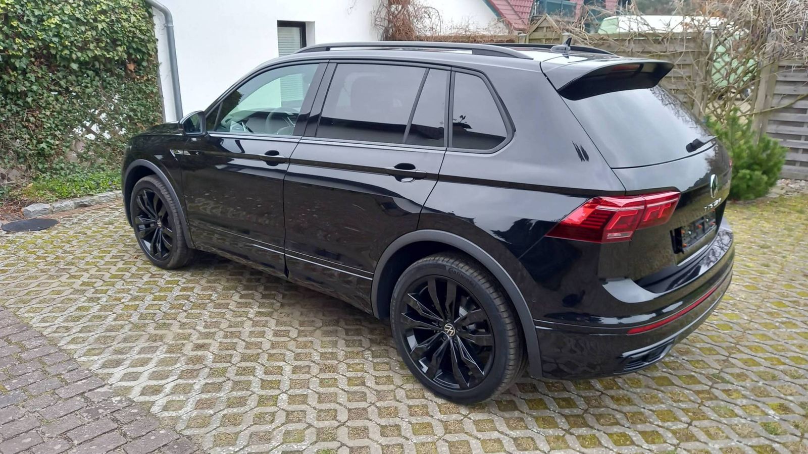 Fahrzeugabbildung Volkswagen Tiguan 2,0 TDI SCR DSG 4 Motion R-Line