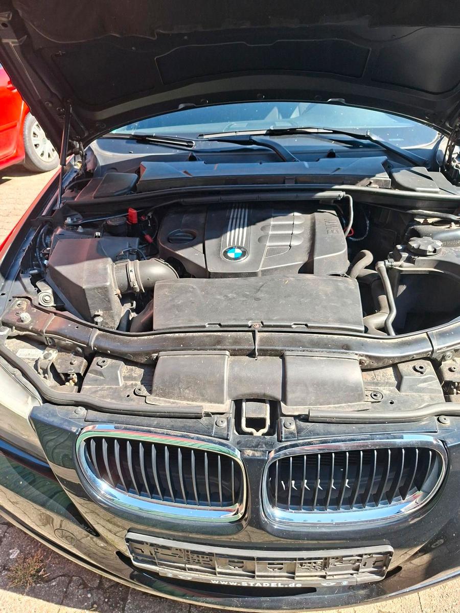 BMW  2010 — photo 9