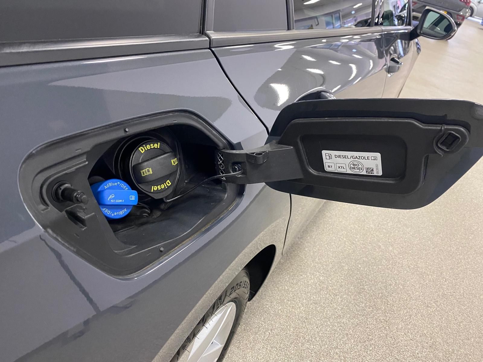 Fahrzeugabbildung Volkswagen GOLF VARIANT 2.0 TDI DSG LIFE+AHK+ACC+NAVI+LED++