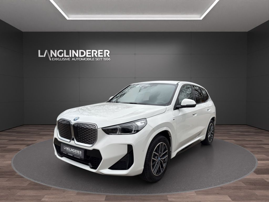 BMW iX1