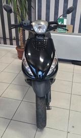 Piaggio Zip 125 Scooter - ROLLER SCOOTER125