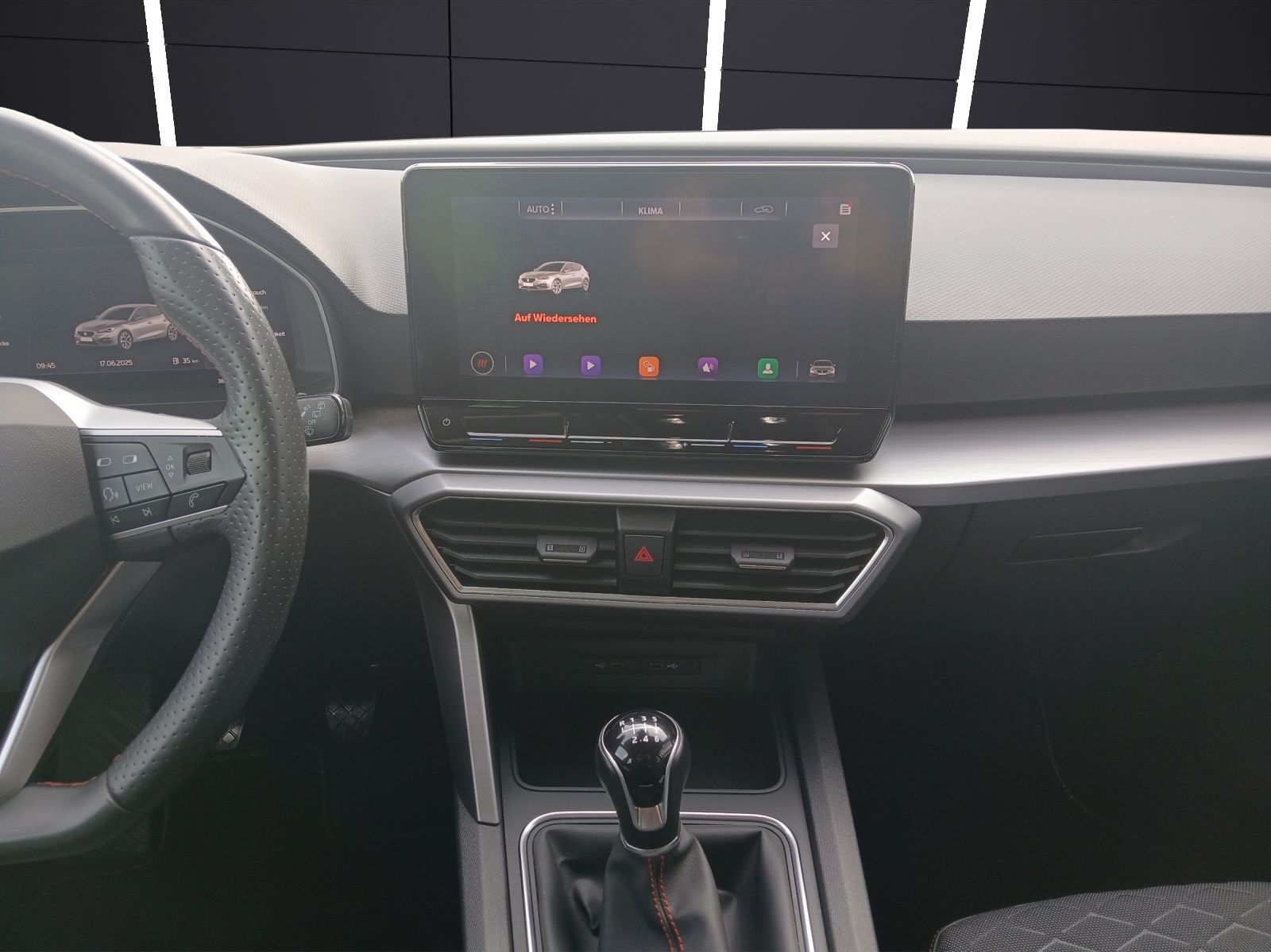 Fahrzeugabbildung SEAT Leon TSI FR-Line LED AHK GRA RFK LM