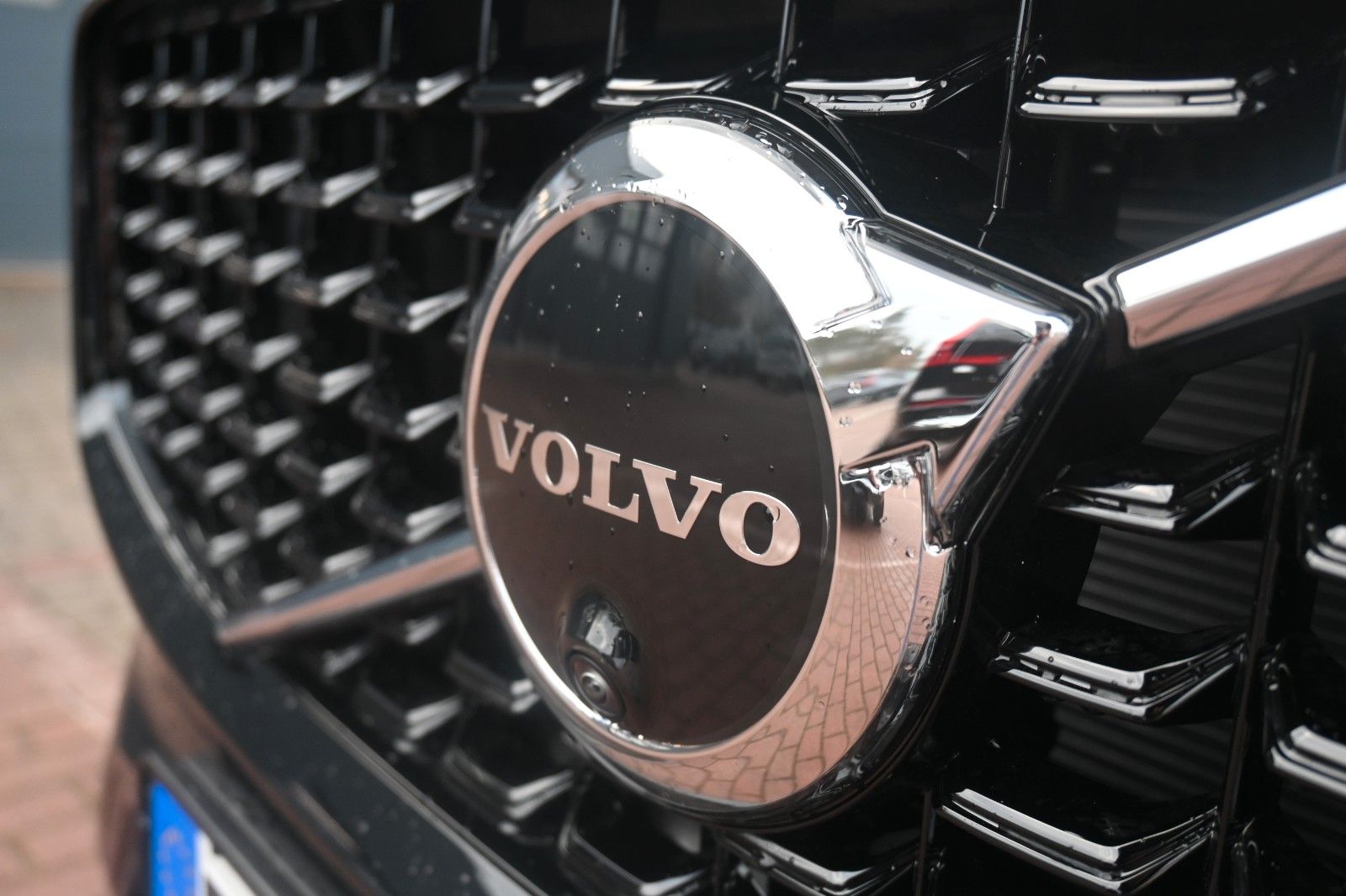 Fahrzeugabbildung Volvo XC60 B4 Benzin Plus Dark*STDHZG*360°*ACC*BLIS