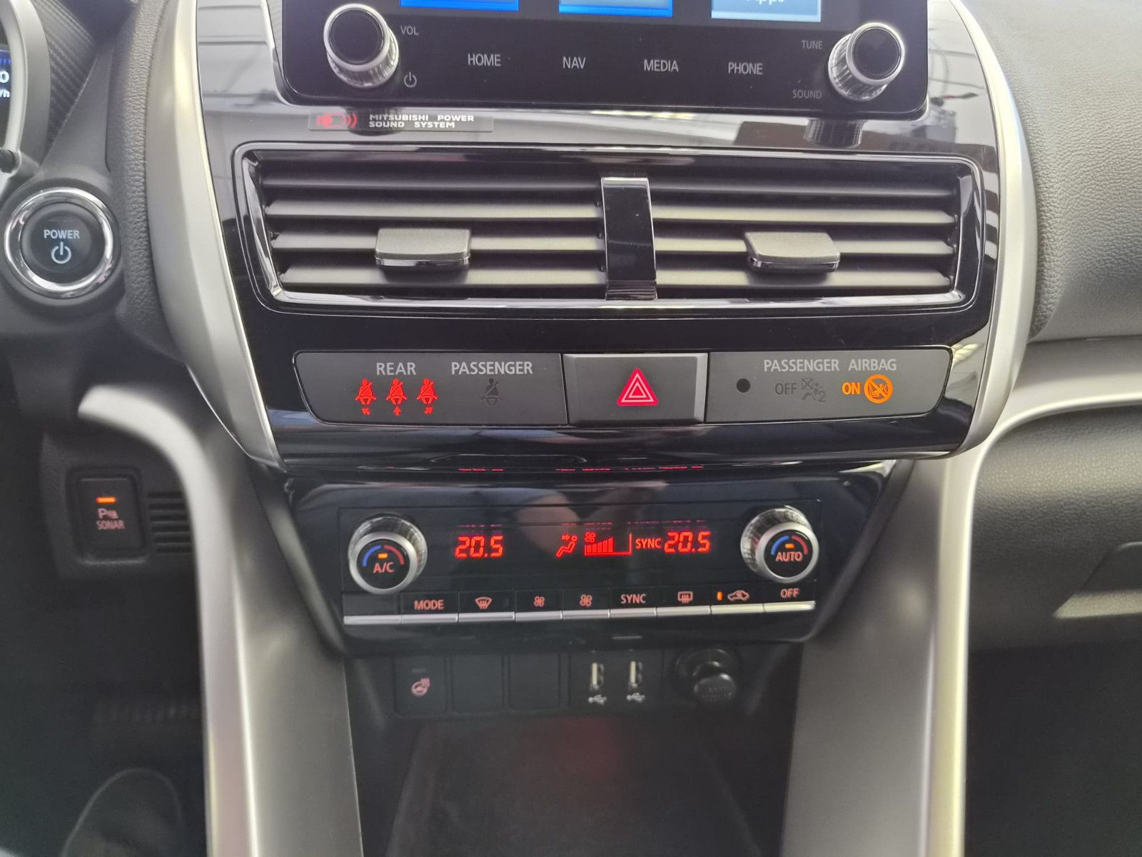 Fahrzeugabbildung Mitsubishi Eclipse Cross / KAMERA / 1. Hand PLUG IN
