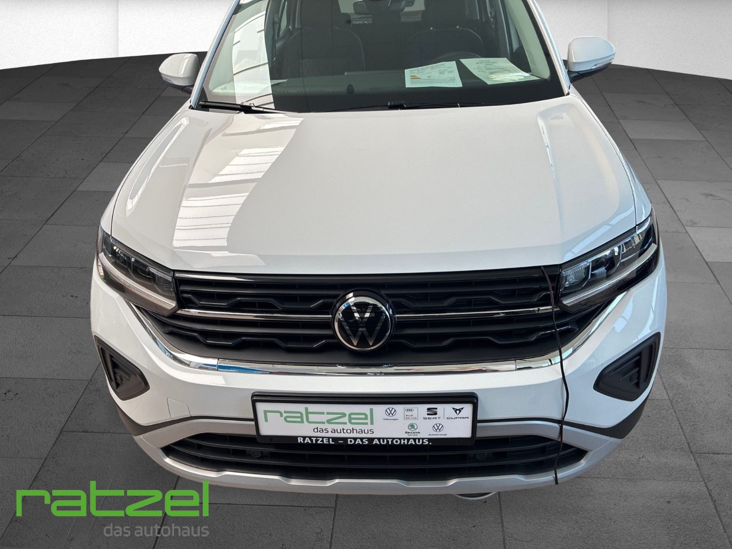 Fahrzeugabbildung Volkswagen T-Cross LIFE 1.0 TSI NAVI+PDC+LED+Allwetterreife