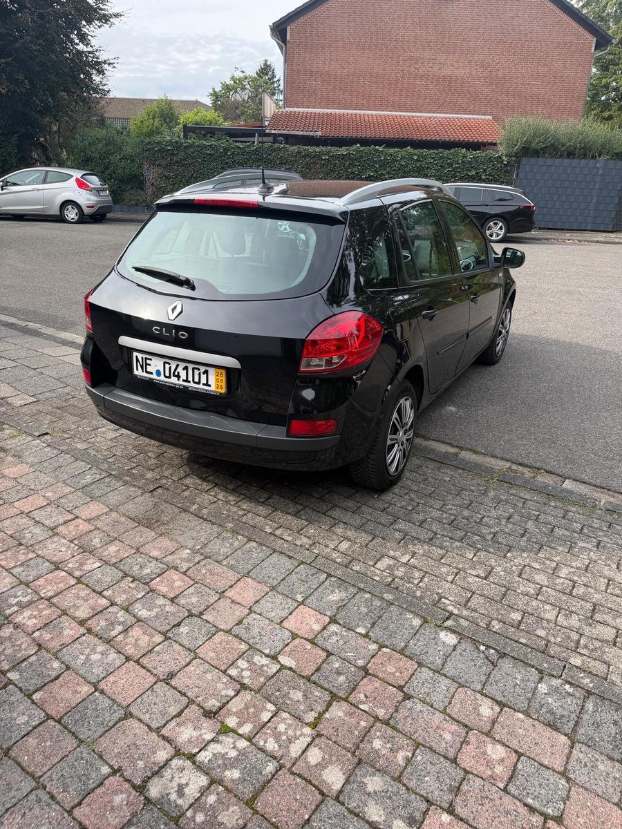 Renault Clio 2012 — rear view