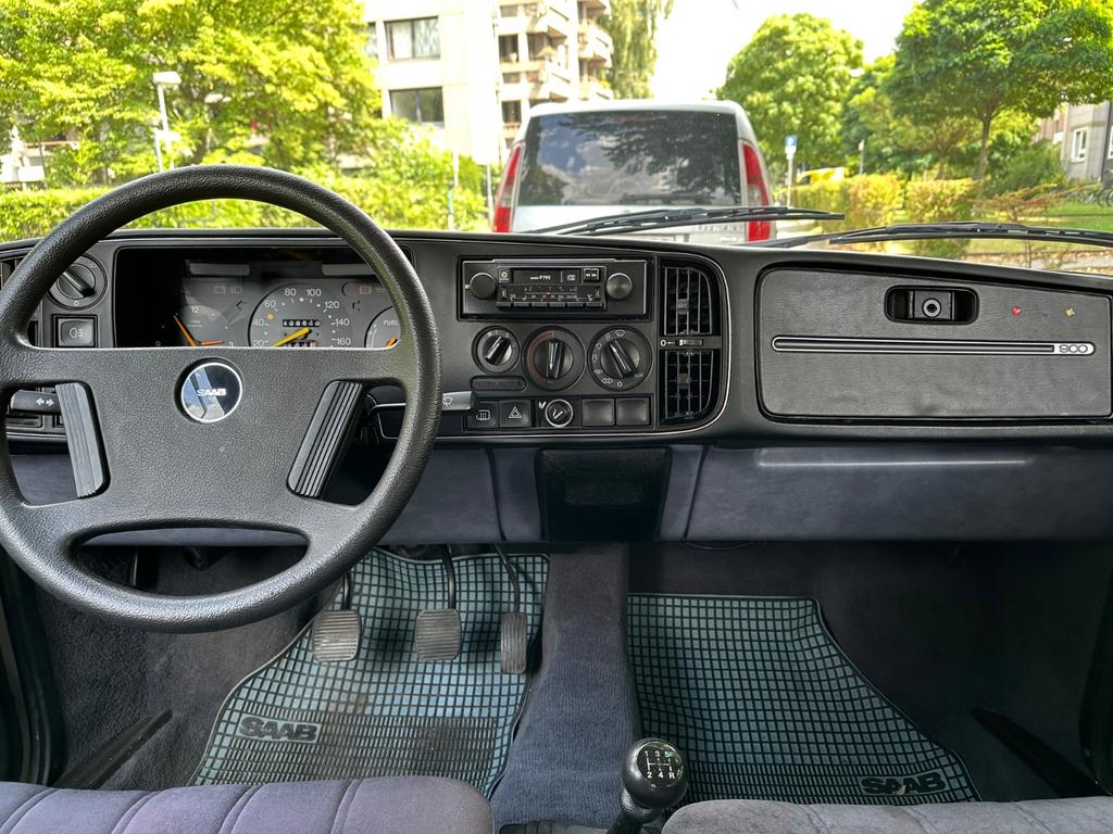 Saab 900