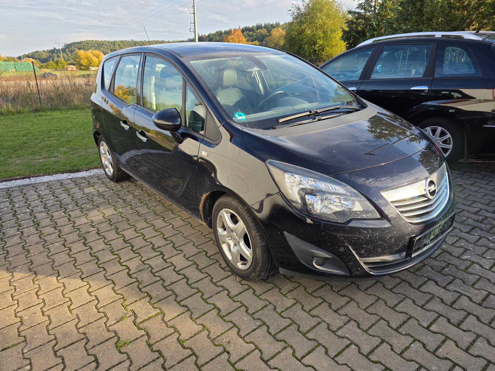 Opel Meriva 2011 — rear view