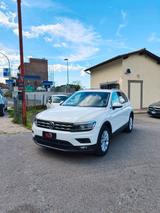 Volkswagen Tiguan 1.6 TDI SCR Business BlueMotio - Volkswagen Tiguan mit Diesel-Antrieb: Kombi, Schaltgetriebe