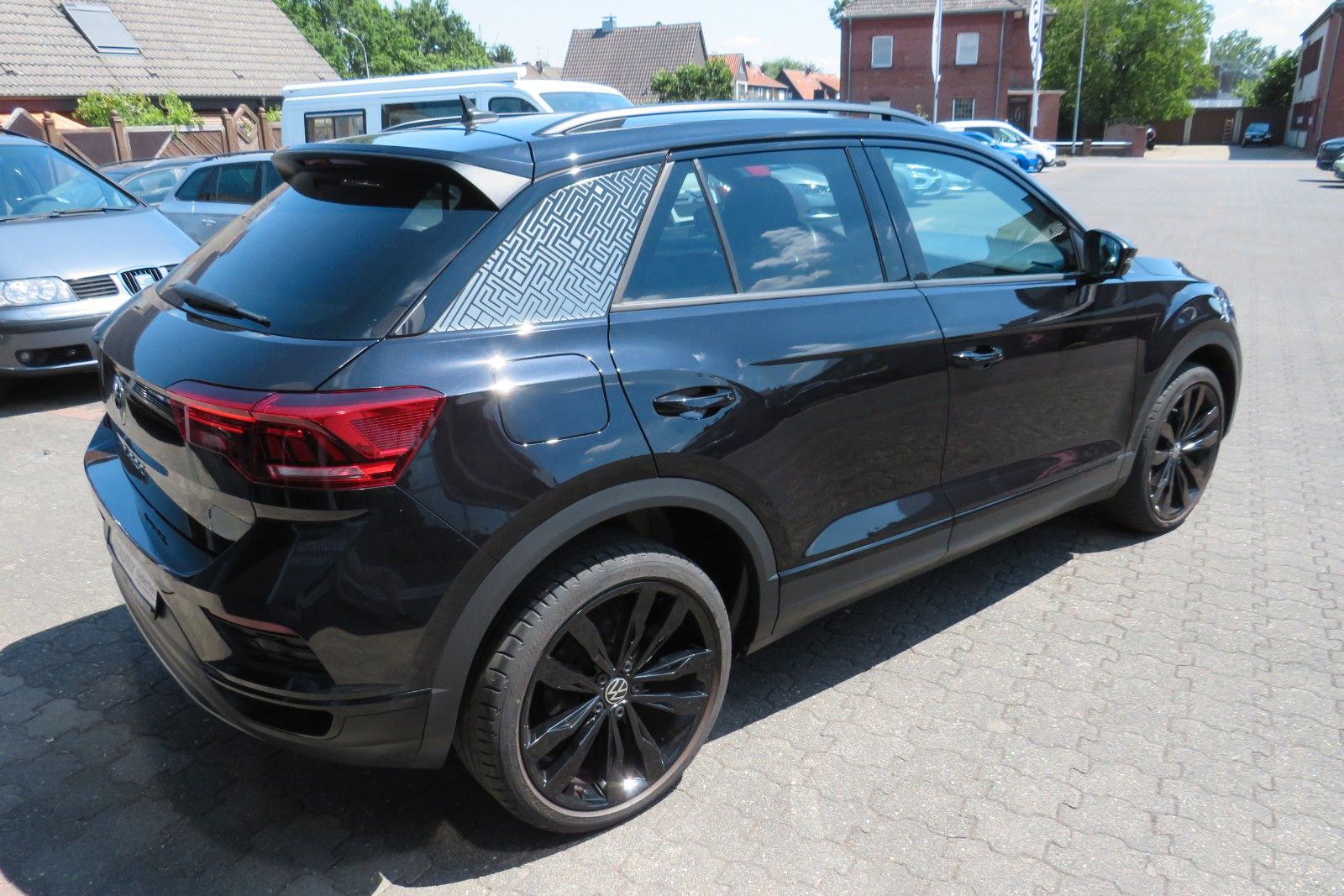 Fahrzeugabbildung Volkswagen T-Roc R-Line Sport DSG LED PDC NAVI 19`BLACK 1.H