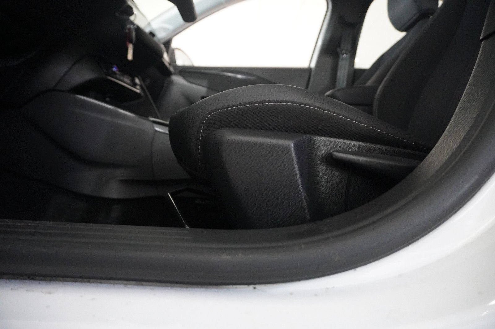 Fahrzeugabbildung Opel Corsa F 1.2T ELEGANCE NAVI/LED/KAMERA/SPORT/VIRT