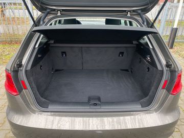 Fahrzeugabbildung Audi A3 1.6 TDI Attraction Sportback*Bi-Xenon*SHZ*