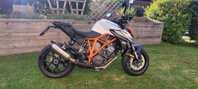 KTM 1290 Super Duke R