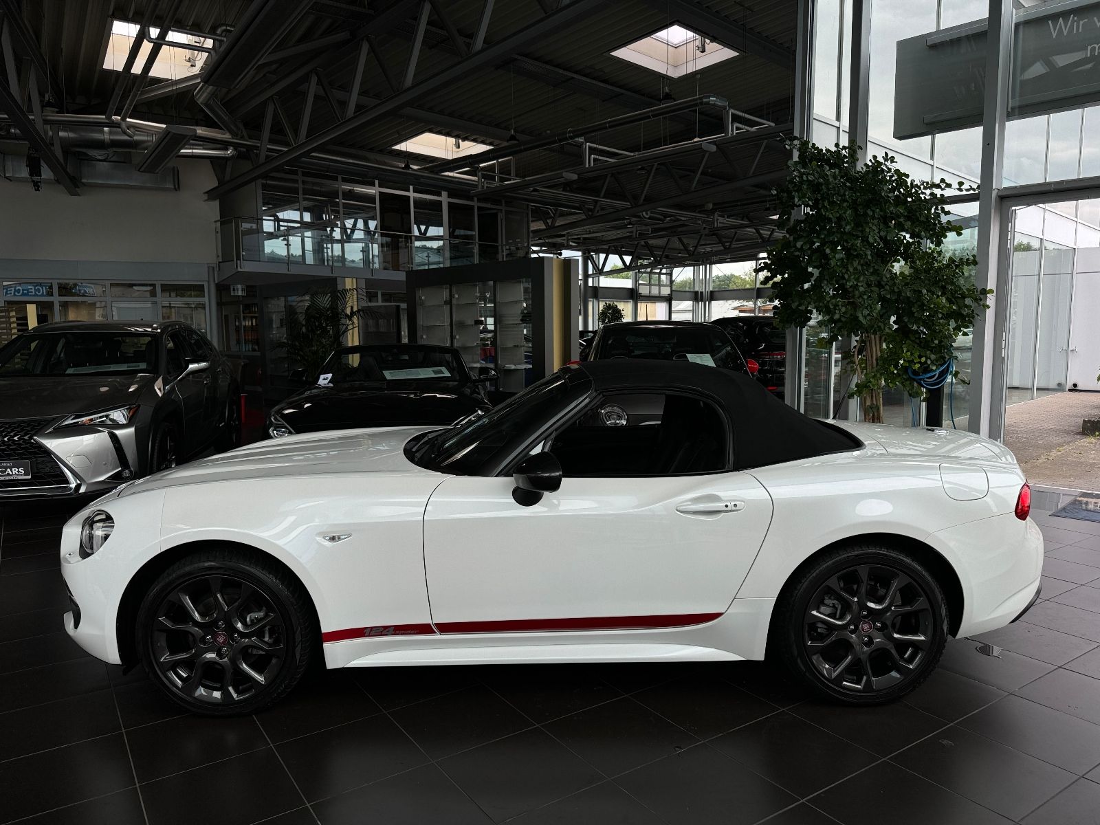 Fahrzeugabbildung Fiat 124 Spider S-Design KLIMA LED NAVI ALU