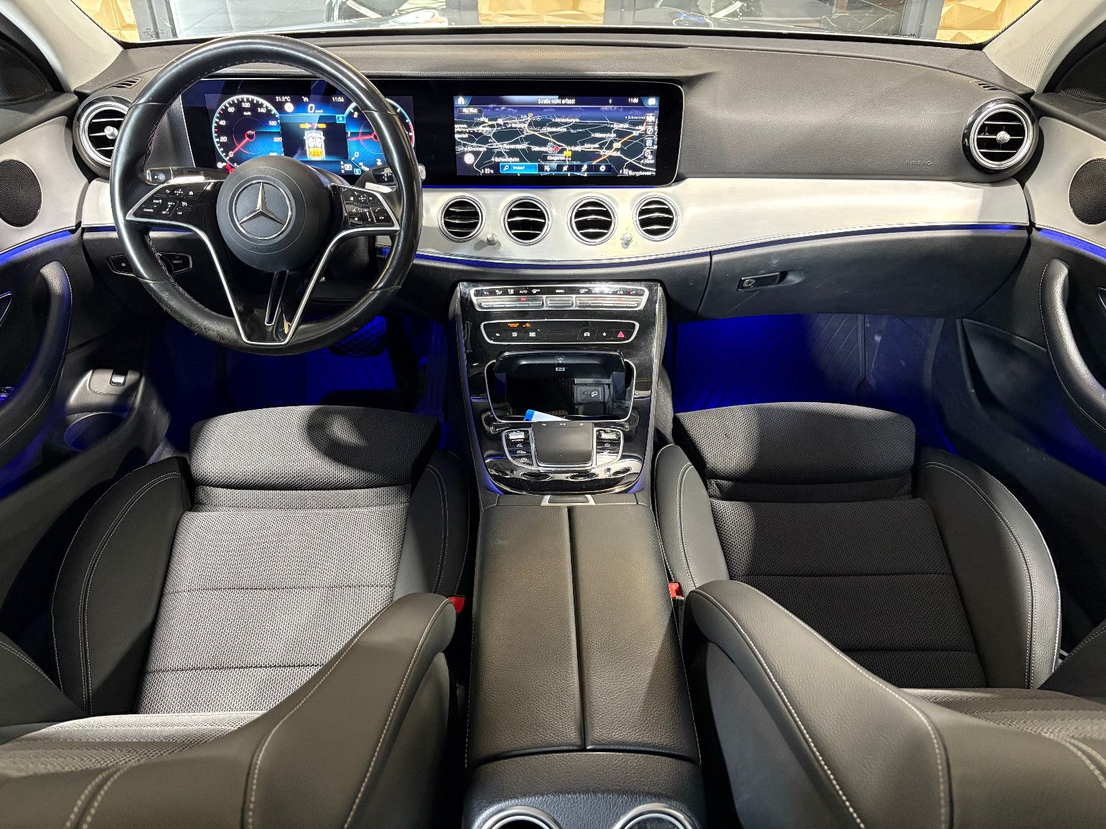 Fahrzeugabbildung Mercedes-Benz E 220 T-Modell d/NAVI/KAMERA/APPLE/AMBIENTE/ACC