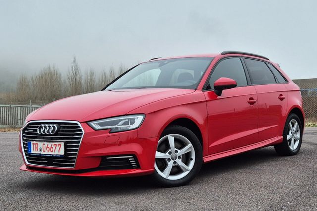 Audi A3 Sportback 40 e-tron sport, S-Line, Matrix.