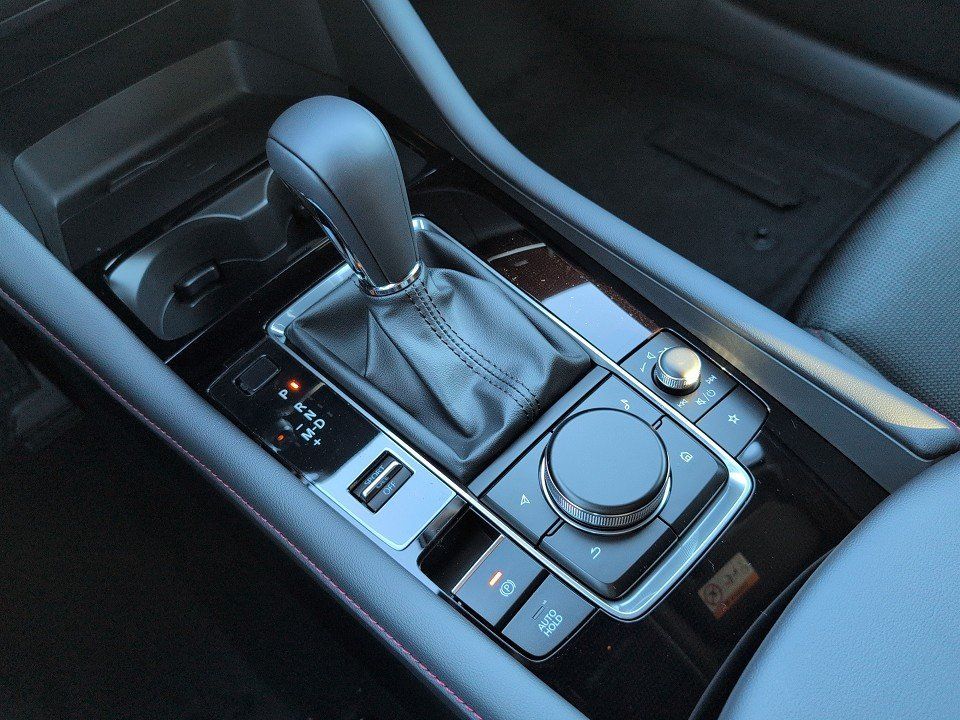 Fahrzeugabbildung Mazda 3 2.5L eSKY-G AT HOMURA NAV+360+HUD+MATRIX+SHZ++