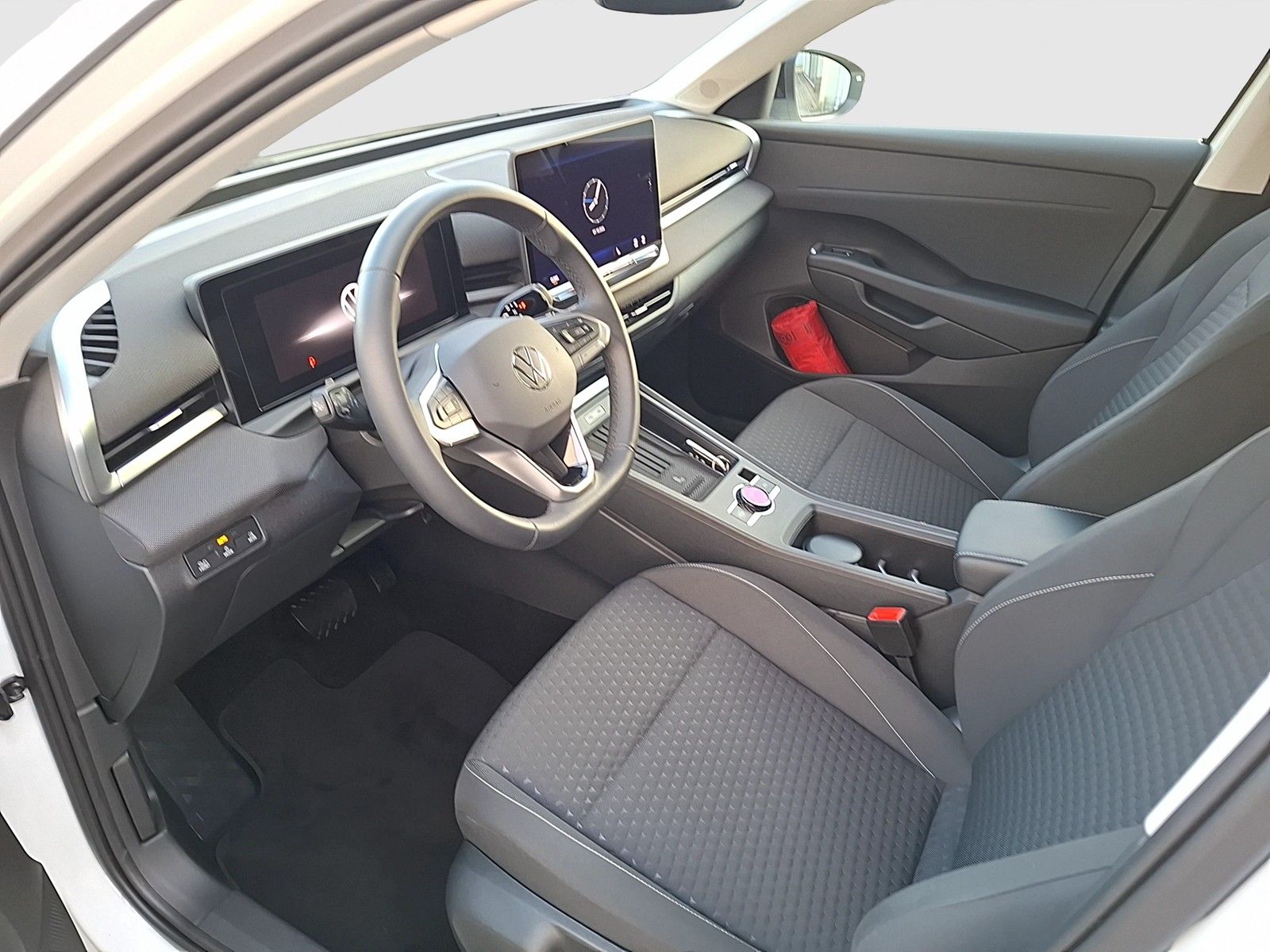 Fahrzeugabbildung Volkswagen T-Roc eTSI Life DSG LEDplus Navi AID ACC RFK SH