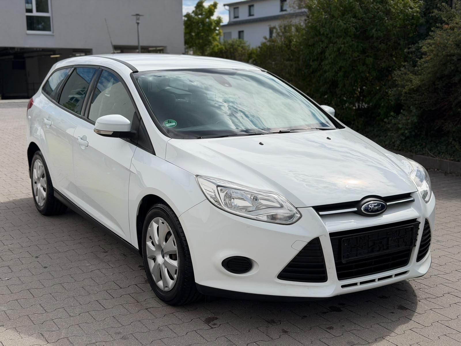 Ford Focus 2013 — interior
