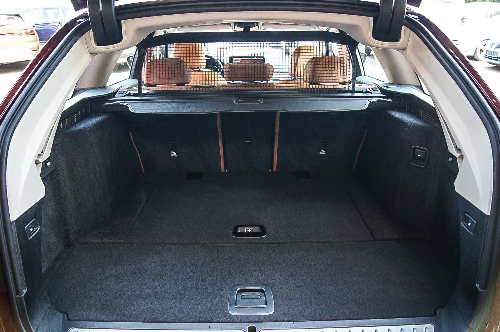 Fahrzeugabbildung BMW 530 d Touring H&K SOUND PANORAMA AVENTURINROT 3