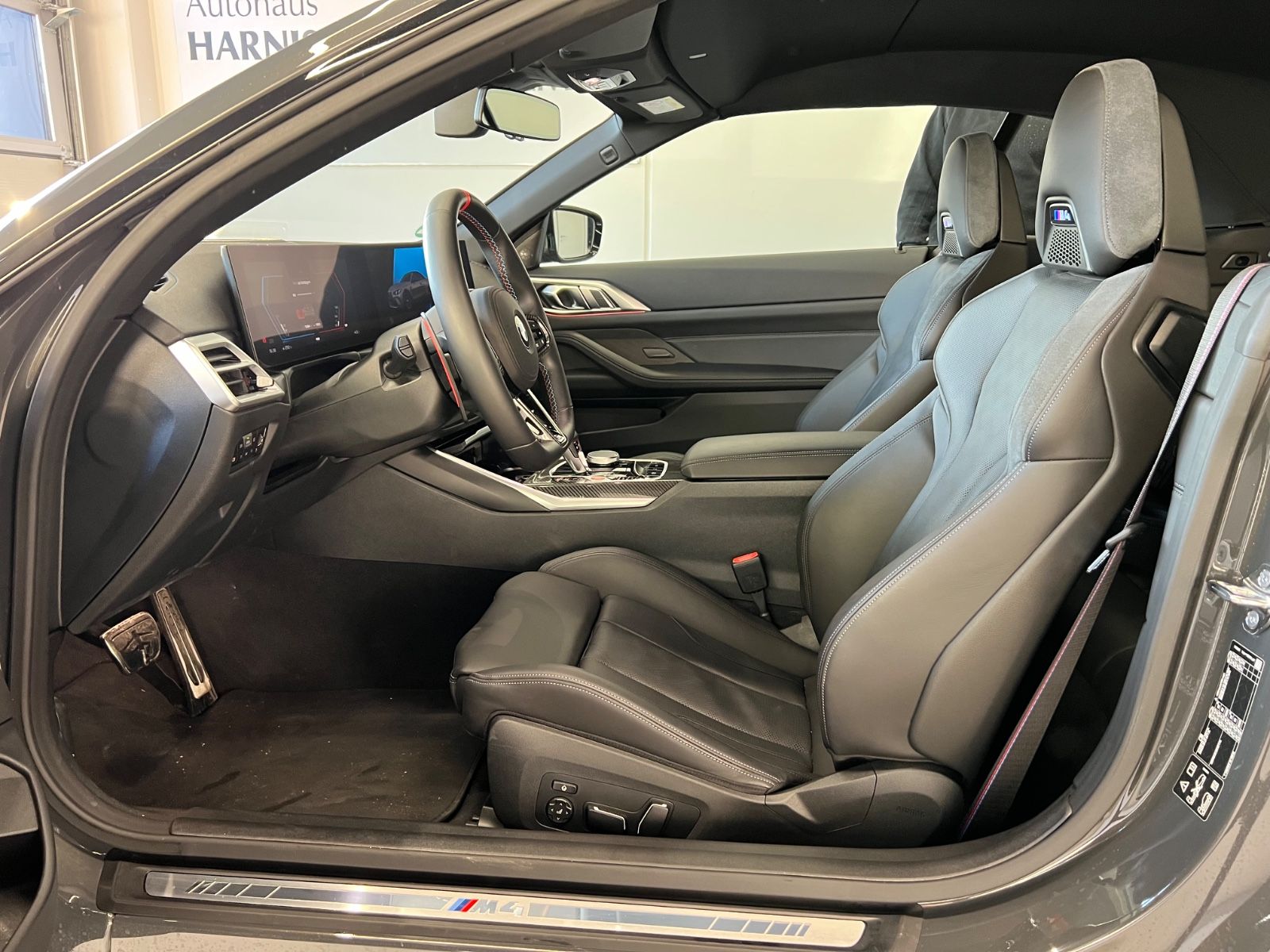 Fahrzeugabbildung BMW M4 Comp. Cabrio xDrive Carb. Int., UltimatePack